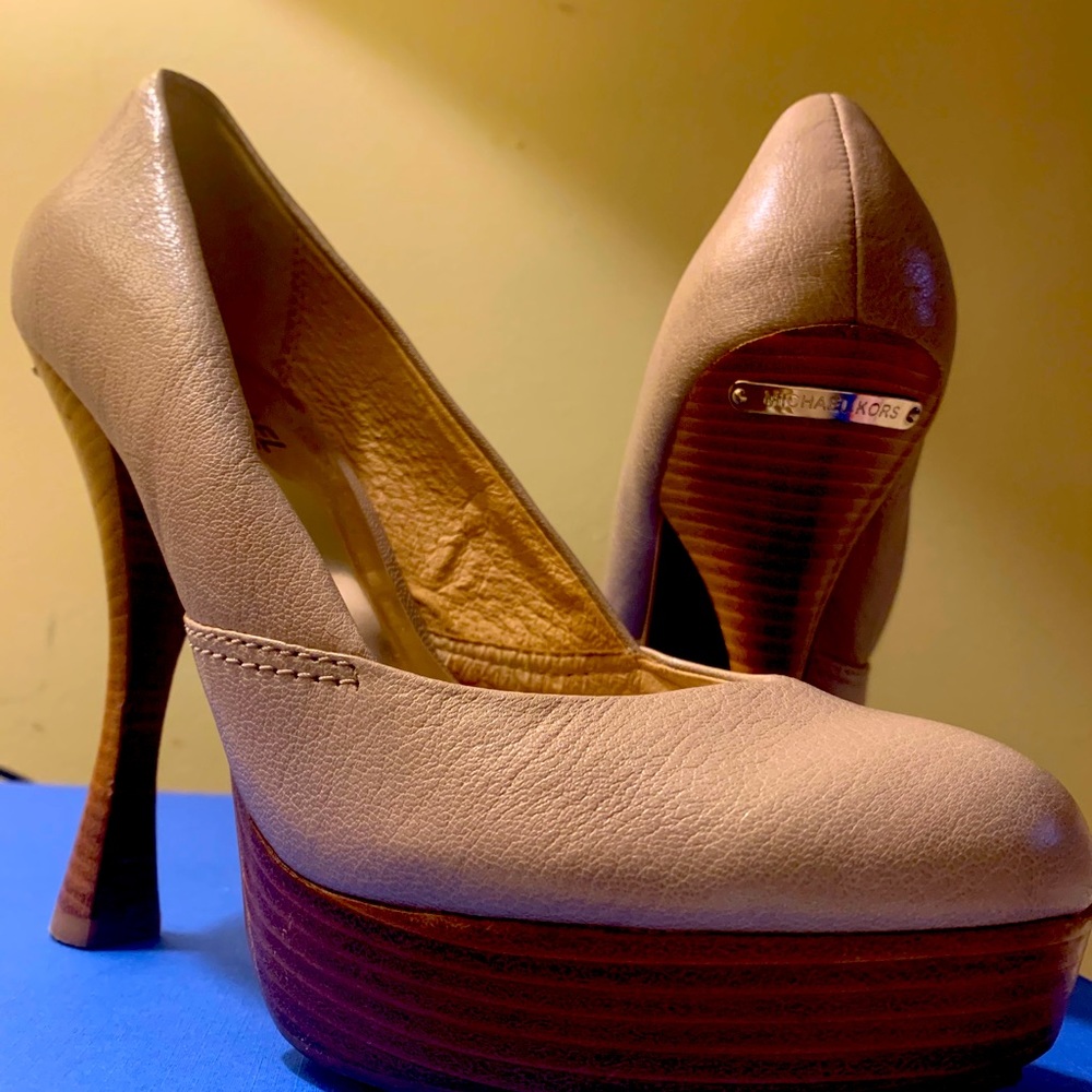 MICHAEL by Michael Kors grey leather pumps